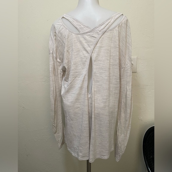 Lululemon Back Into It Long Sleeve Top size 10 - Picture 2 of 3